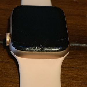 apple Accessories - Apple Watch series 4 cellular- screen cracked apple Accessories - Apple Watch series 4 cellular- screen cracked